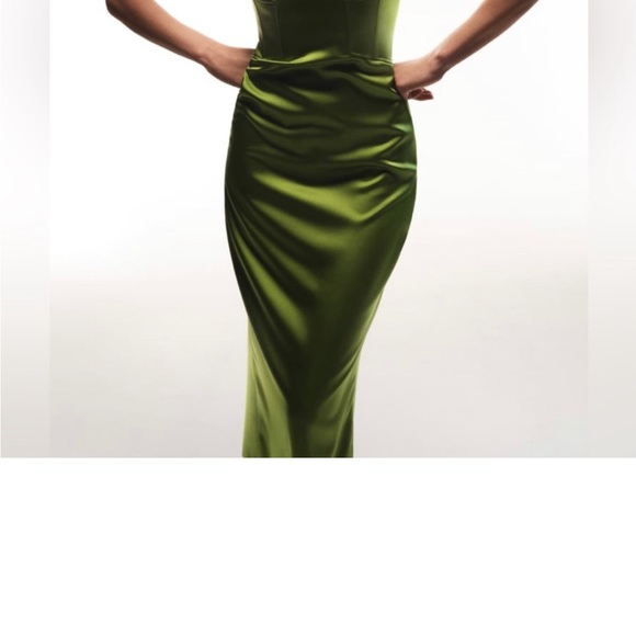 Sold out Zara dress. Worn once to a wedding and is in perfect condition! - Picture 2 of 5